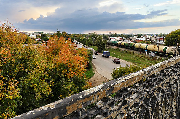 포토 JPG 해외이미지 나무 구름 도로 자동차 하늘 사람없음 일몰 운전 가을 도시 고속도로 정상 저녁 러시아 해외202004 해외포토 자연요소 식물 계절 유럽 길 육상교통 교통시설 모션 노을 야간 파일형식 이미지허브