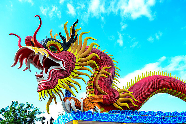 포토 JPG 해외이미지 동물 아이콘 전통 디자인 행복 아시아 종교 문화 조각 백그라운드 건축양식 새로움 미술 동양인 사람없음 장식 빨간색 컬러풀 조각상 머리 축제 중국 힘 흰색 용 사찰 행운 황금 연도 심볼 고립 옛날 해외202004 해외포토 건축 감정 나라 컬러 컨셉 종교건축 문화예술 인종 신체부위 조형물 파일형식 이미지허브