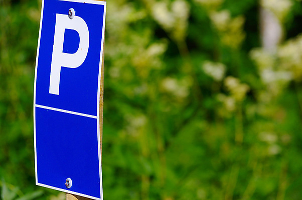 포토 JPG 해외이미지 손 공원 도로 조각 회사 자동차 표면 화살 거리 사람없음 파란색 티켓 주차 왼쪽 심볼 사인 신호 지역 부름 방패 제비 설치 힌트 해외202004 해외포토 공공시설 길 육상교통 컬러 비즈니스 교통시설 모션 조류 신체부위 방향 파일형식 이미지허브