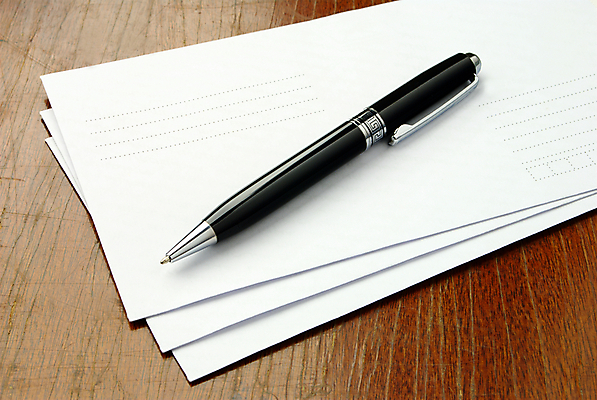 포토 JPG 해외이미지 디자인 백그라운드 컨셉 비즈니스 문구용품 봉투 사람없음 연필 펜 쌓기 정보 흰색 메시지 뉴스 오브젝트 서비스 패키지 편지쓰기 해외202004 해외포토 컬러 모션 학용품 필기구 기록 편지 파일형식 이미지허브