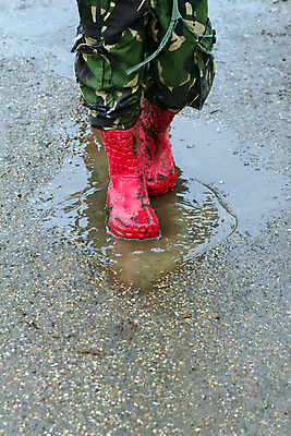 포토 JPG 해외이미지 나무 손 공원 여자 남자 지구 얼굴 어린이 겨울 가족 놀이 날씨 부츠 장화 미소 사람 소년 사람없음 야외 물 여름 빛 걷기 점프 젖음 코트 가을 아기 도시 떨어짐 당구 웅덩이 먼지 진흙 고무 스플래쉬 해외202004 해외포토 자연요소 식물 계절 공공시설 신발 컨셉 관계 모션 표정 신체부위 구기 외투 파일형식 이미지허브