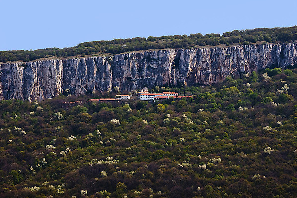 포토 JPG 해외이미지 아이콘 전통 여자 남자 기독교 종교 어린이 벽 시계 벤치 건축양식 산 사람없음 내부 장식 교회 탑 성경 기도 아기 사찰 성자 그림 신성 수도원 장인 불가리아 수녀원 충실 회랑 해외202004 해외포토 건축물 건축 의자 종교용품 종교건축 사람 복도 파일형식 남유럽 이미지허브