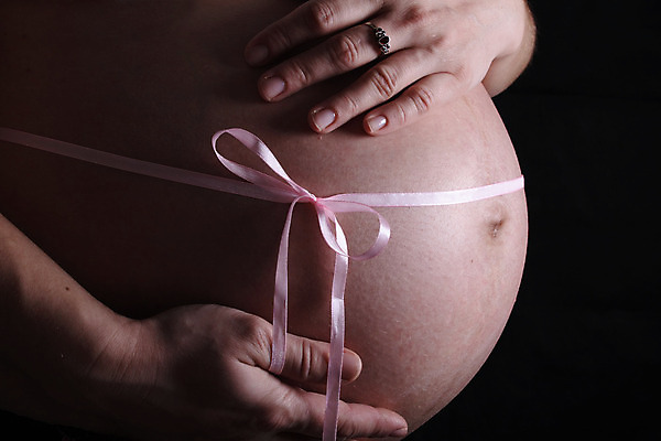 포토 JPG 해외이미지 손 여자 딸 행복 가족 엄마 새로움 건강 사랑 사람 사람없음 희망 침묵 임산부 임신 육아 흰색 아기 신생아 잡기 아내 달콤 피부 순수 태아 결백 미라 해외202004 해외포토 감정 컬러 컨셉 관계 모션 신체부위 소리 맛 파일형식 이미지허브