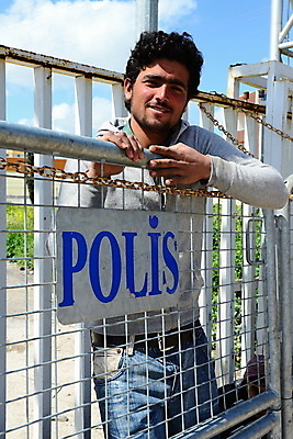 포토 JPG 해외이미지 얼굴 어린이 가족 주택 텐트 사람 소년 사람없음 희망 가난 이슬람교 탈출 전쟁 칠면조 난민 노숙자 시리아 이민 해외202004 해외포토 남자 감정 종교 이동 컨셉 중동 관계 조류 캠핑도구 건물 신체부위 파일형식 이미지허브