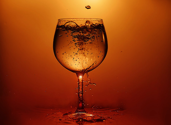 포토 JPG 해외이미지 디자인 음료 백그라운드 와인잔 유리 탁자 기념 사람없음 장식 빨간색 파티 식당 축하 바 투명 액체 고급 우아함 크리스탈 오브젝트 유리그릇 해외202004 해외포토 그릇 컬러 가구 컨셉 술잔 재질 이벤트 상점 광석 파일형식 이미지허브