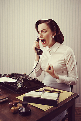 포토 JPG 해외이미지 백인 라이프스타일 스트레스 실내 표정 한명 사람 성인 세로 사무실 외침 수확 분노 비즈니스우먼 좌절 전화기 향수 책상 과거 비서 문제 타자기 부정적 비명 성인여자만 카피스페이스 해외202004 해외포토 서양인 직업 1 여자 감정 가구 컨셉 농업 비즈니스 내부 생활 소리 화장품 공백 골동품 직장인 여자만 성인만 파일형식 이미지허브