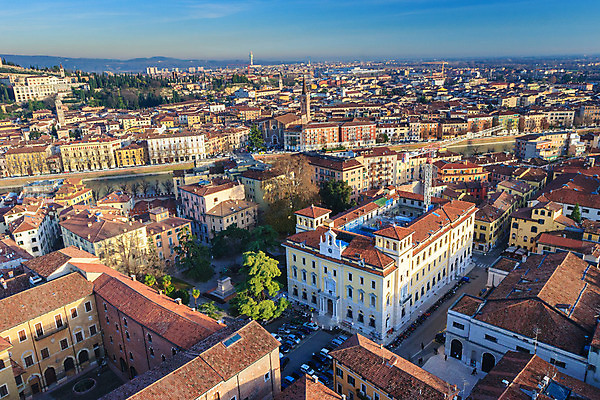 포토 JPG 해외이미지 전통 유럽 기독교 종교 문화 여행 컨셉 십자가 건축양식 하늘 부활절 아이디어 사랑 사람없음 건물 성당 교회 탑 성경 희망 천주교 기도 축하 죽음 기둥 예수 영혼 역사 구출 심볼 타운 천국 첨탑 용서 바실리카 베로나 숭배 옛날 제단 스타일 해외202004 해외포토 건축물 기념일 건축 감정 나라 종교용품 종교건축 도시 도움 신_종교 파일형식 이미지허브