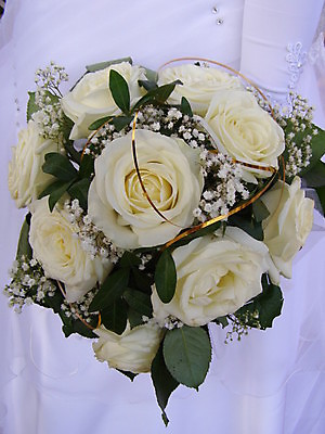 포토 JPG 해외이미지 드레스 옷 꽃다발 결혼 결혼식 휴가 사람없음 장식 장미 흰색 축하 가운 해외202004 해외포토 꽃 컬러 컨셉 이벤트 파일형식 이미지허브