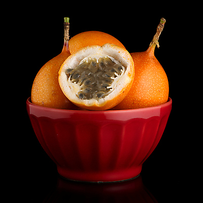 포토 해외이미지 그릇 검은배경 단면 실내 사람없음 신선 열대과일 담기 패션후르츠 해외202004 해외포토 식기 백그라운드 과일 모션 내부 검은색 파일형식 이미지허브