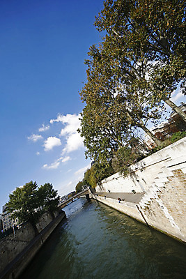 포토 JPG 해외이미지 공원 유럽 여행 하늘 휴가 사람없음 건물 강 탑 프랑스 가을 도시 개울 역사 심볼 방문 프랑스어 랜드마크 파리(프랑스) 해외202004 해외포토 문자 건축물 계절 공공시설 나라 파일형식 이미지허브