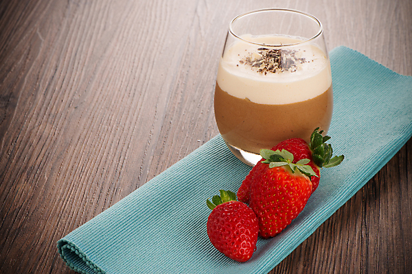 포토 JPG 해외이미지 딸기 디저트 잔 실내 사람없음 초콜릿 식탁보 달콤 무스 나무배경 해외202004 해외포토 식기 음식 백그라운드 과일 내부 맛 파일형식 이미지허브