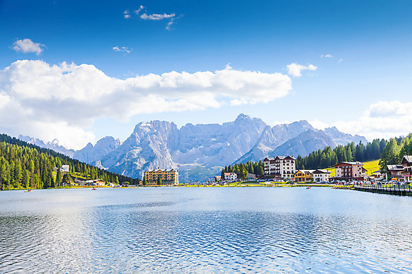 포토 JPG 해외이미지 구름 유럽 호수 여행 자연 하늘 휴가 산 주택 파노라마 풍경 사람없음 야외 물 여름 파란색 햇빛 평화 우주 마을 침묵 이탈리아 숲 휴양지 알프스 절정 카피스페이스 해외202004 해외포토 자연요소 계절 나라 컬러 컨셉 촬영기법 건물 태양 소리 공백 장소 생태계 파일형식 이미지허브