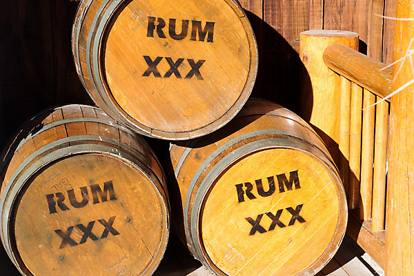 포토 JPG 해외이미지 열대 통 사람없음 가로 향수 해군 해적 해외202004 해외포토 군대 화장품 도둑 파일형식 이미지허브