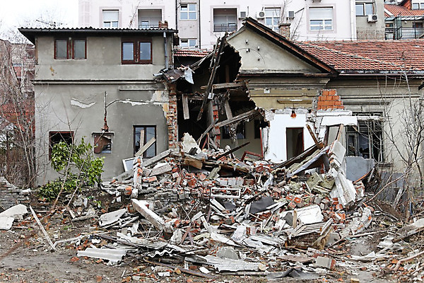 포토 JPG 해외이미지 벽돌 주택 사람없음 건물 손상 위험 폐허 보험 옛날 재앙 지진 파멸 해외202004 해외포토 건축물 컨셉 자연재해 파일형식 소멸 이미지허브