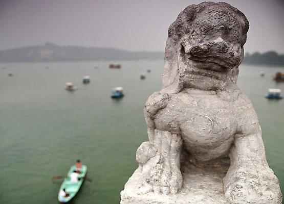 포토 JPG 해외이미지 공원 아시아 호수 여행 건축양식 풍경 사람없음 야외 물 관광지 조각상 중국 바위 도시 보트 역사 사자 베이징 줄서기 해외202004 해외포토 자연요소 공공시설 건축 나라 배_교통 포유류 모션 조형물 돌_바위 파일형식 이미지허브