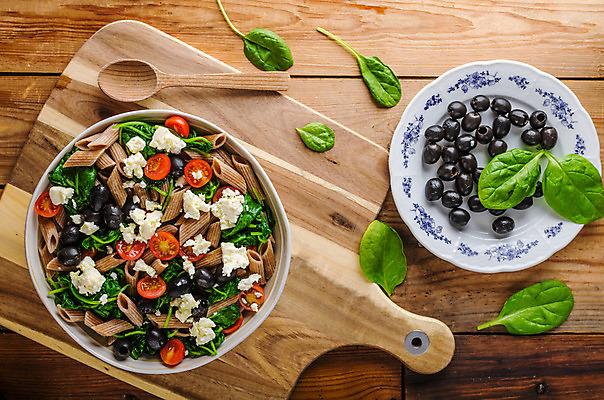 포토 JPG 해외이미지 접시 음식 백그라운드 잎 다이어트 토마토 채소 탁자 양파 오이 치즈 파스타 건강 요리 사람없음 목재 빨간색 초록색 와인 식사 저녁식사 샐러드 흰색 시골 신선 사발 상추 지중해 올리브 후추 그리스인 점심식사 바이오 채식주의자 방식 해외202004 해외포토 서양인 나무 식물 식기 열매 바다 컬러 가구 재료 유제품 주류 서양음식 사기그릇 향신료 채식 파일형식 이미지허브