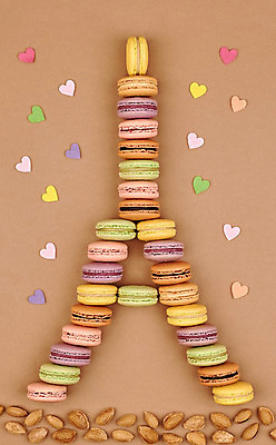 포토 JPG 해외이미지 디저트 실내 사람없음 하이앵글 하트 에펠탑 마카롱 갈색배경 해외202004 해외포토 모양 음식 뷰포인트 백그라운드 내부 갈색 파리 랜드마크 파일형식 이미지허브