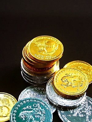 포토 JPG 해외이미지 백그라운드 컨셉 돈 비즈니스 성공 사람없음 금융 경제 노란색 쌓기 달러 탑 금속 동전 거래 저축 성장 흰색 기둥 시장 재산 황금 은색 주식 속도 투자 흙더미 고립 관심 수입 우크라이나 해외202004 해외포토 건축물 건축 유럽 컬러 모션 재질 흙 파일형식 더미 이미지허브