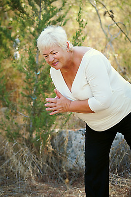 포토 JPG 해외이미지 나무 백인 라이프스타일 옷 계절 공원 여자 노년 행복 할머니 잎 건강 한명 사람 인종 성인 야외 운동 정원 산책 하이킹 60대 몸무게 은퇴 70대 칼로리 옛날 적자 조부모 해외202004 해외포토 서양인 식물 1 공공시설 감정 가족 레저 휴식 생활 파일형식 이미지허브