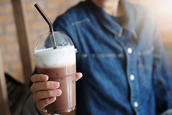 포토 JPG 해외이미지 백인 라이프스타일 응시 여자 행복 커피 음료 컨셉 휴식 성인 사람없음 초콜릿 카페 신선 시원함 코코아 힙스터 해외202004 해외포토 서양인 시선 패션 감정 디저트 사람 생활 상점 파일형식 이미지허브