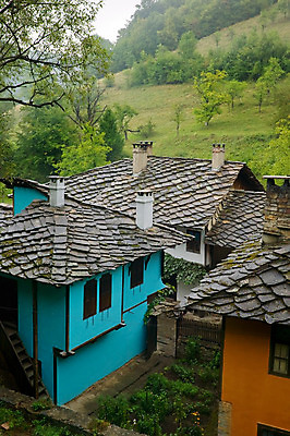 포토 JPG 해외이미지 건축양식 지붕 산 주택 풍경 사람없음 목재 마을 르네상스 불가리아 해외202004 해외포토 나무 건축 재료 건물 파일형식 남유럽 이미지허브