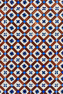 포토 JPG 해외이미지 전통 디자인 외관 벽 백그라운드 패턴 오렌지 건축양식 추상 거리 주택 프레임 미술 사람없음 장식 초록색 파란색 컬러풀 카펫 수확 골동품 덮개 흰색 포르투갈 타일 묘사 박물관 질감 정사각형 예술가 모자이크 모음 수공예 리스본 엘리먼트 옛날 해외202004 해외포토 도형 건축 유럽 컬러 무늬 농업 과일 문화예술 건물 뚜껑 공예 파일형식 이미지허브