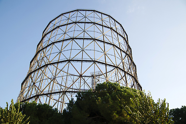 포토 JPG 해외이미지 주간 나무 건축물 건축양식 하늘 풍경 사람없음 야외 이탈리아 원형 로마 뼈대 철강 해외202004 해외포토 자연요소 도형 식물 건축 유럽 파일형식 이미지허브