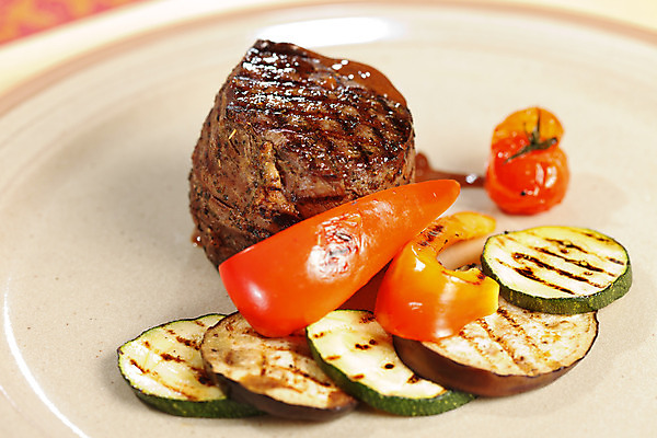 포토 JPG 해외이미지 접시 줄 음식 토마토 채소 육류 돼지고기 스테이크 사람없음 식사 저녁식사 당근 샐러드 소고기 체리 그릴 자르기 굽기 허브 향신료 후추 강낭콩 주키니 해외202004 해외포토 식물 식기 과일 식재료 모션 주방용품 콩 뿌리채소 서양음식 구이 향미료 파일형식 이미지허브