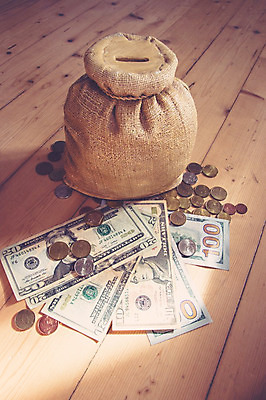 포토 JPG 해외이미지 커피 여행 컨셉 돈 비즈니스 텍스트 유리 탁자 주택 사람없음 목재 가로 금융 경제 단어 상자 라벨 달러 동전 침묵 카페 저축 오픈 항아리 메시지 주머니 가득함 심볼 싱글 기부 대출 계좌 넣기 해외202004 해외포토 나무 문자 음료 가구 재료 모션 재질 프레임 건물 상점 소리 도자기 재산 파일형식 이미지허브