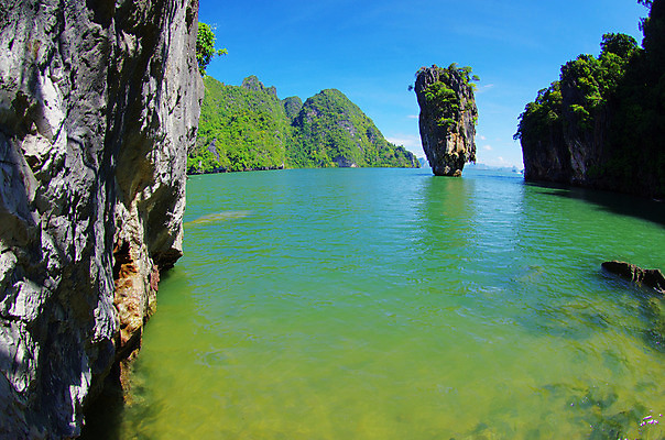 포토 JPG 해외이미지 나무 구름 아시아 모래 바다 섬 여행 잎 태국 자연 하늘 사람없음 세로 초록색 물 파란색 반사 환경 촬영 침묵 젖음 만 보트 역사 휴양지 기념품 석회암 파라다이스 푸켓 해외202004 해외포토 자연요소 식물 나라 컬러 배_교통 소리 장소 암석 오브젝트 생태계 파일형식 이미지허브