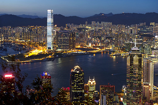 포토 JPG 해외이미지 아시아 야경 하늘 동양인 사람없음 야외 건물 도시풍경 항구 중국 홍콩 해외202004 해외포토 건축물 나라 교통시설 인종 풍경 도시 야간 파일형식 풍경_경치 이미지허브