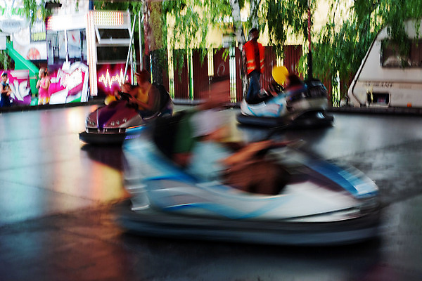 포토 JPG 해외이미지 어린이 사람 사람없음 운전 반지 시장 타운 공평 해외202004 해외포토 장신구 모션 도시 파일형식 이미지허브