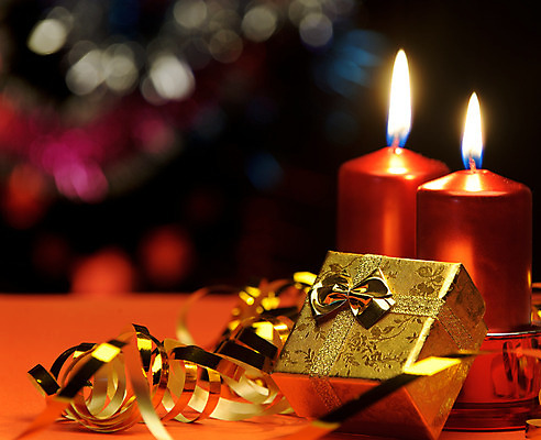 포토 JPG 해외이미지 디자인 계절 리본 백그라운드 크리스마스 겨울 촛불 불 휴가 전등 조명 기념 따뜻함 선물 사람없음 장식 빨간색 빛 상자 노란색 축제 어둠 침묵 놀람 축하 생일 화려 황금 야간 12월 묘사 질감 실린더 해외202004 해외포토 자연요소 기념일 감정 컬러 컨셉 초 표정 소리 날짜 파일형식 이미지허브