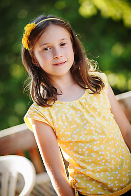 포토 JPG 해외이미지 백인 여자 행복 어린이 한명 미소 야외 여름 청춘 태양 표현 자신감 해외202004 해외포토 자연요소 서양인 1 계절 감정 컨셉 표정 사람 파일형식 이미지허브