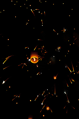 포토 JPG 해외이미지 사람없음 야외 빛 야간 풍등 풍등날리기 풍등놀이 풍등행사 풍등축제 해외202004 해외포토 자연요소 놀이 조명 이벤트 등축제 파일형식 이미지허브