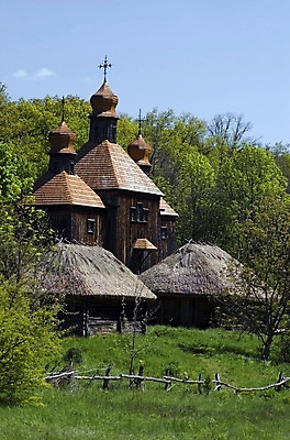 포토 JPG 해외이미지 기독교 종교 십자가 건축양식 하늘 지붕 주택 사람없음 건물 목재 파란색 갈색 교회 맑음 사찰 예수 역사 황금 숲 심볼 박물관 산등성이 상승 신성 커뮤니티 천국 종탑 목각 신앙심 옛날 우크라이나 해외202004 해외포토 나무 건축물 건축 유럽 컬러 컨셉 재료 종교건축 날씨 산 탑 신_종교 파일형식 이미지허브