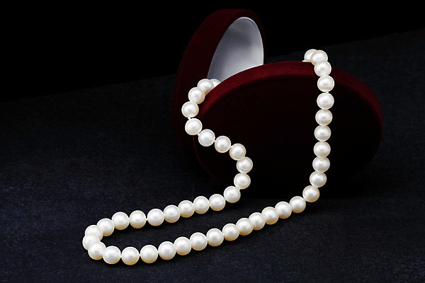 포토 JPG 해외이미지 모양 백그라운드 목걸이 장신구 선물 사람없음 장식 빨간색 빛 상자 갈색 유행 검은색 반지 오픈 원형 재산 보석 구슬 오브젝트 싱글 기념품 보물 여의주 옛날 해외202004 해외포토 도형 컬러 금융 광석 파일형식 이미지허브