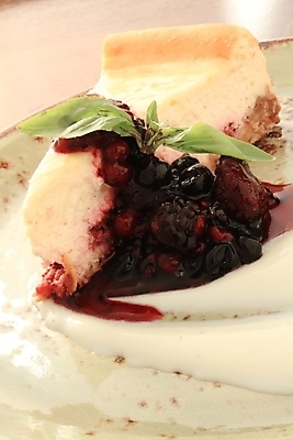 포토 JPG 해외이미지 그릇 조각 과일 부분 디저트 치즈 종류 사람없음 장식 케이크 식사 저녁식사 달콤 굽기 푸딩 점심식사 해외202004 해외포토 식기 음식 유제품 맛 구이 파일형식 이미지허브