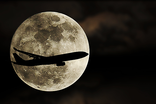 포토 JPG 해외이미지 실루엣 비행기 사람없음 야외 보름달 달 야간 해외202004 해외포토 자연요소 항공교통 대중교통 촬영기법 파일형식 이미지허브