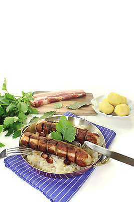 포토 JPG 해외이미지 전통 감자 파슬리 돼지고기 요리 사람없음 주방 식당 소시지 양배추 점심식사 입가심 해외202004 해외포토 채소 육류 상점 식사 가공식품 파일형식 이미지허브