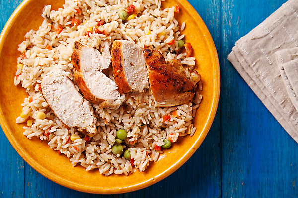 포토 JPG 해외이미지 접시 채소 밥 콩 건강 육류 요리 사람없음 목재 빨간색 초록색 컬러풀 갈색 검은색 식사 저녁식사 치킨 흰색 조미료 닫기 인도인 허브 향신료 매움 완두콩 카레 점심식사 입가심 핸드메이드 해외202004 해외포토 외국인 나무 식물 식기 음식 컬러 식재료 재료 모션 곡류 동양인 맛 닭고기요리 향미료 파일형식 이미지허브