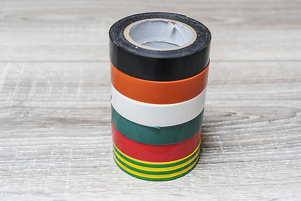 포토 JPG 해외이미지 산업 종이 백그라운드 패턴 포장 탁자 사람없음 가로 빨간색 초록색 검은색 장비 덮개 흰색 기구 공구 원형 막대기 수리 보호 플라스틱 오브젝트 롤 테이프 철사 실타래 고정 고무 얼레 짐싸기 고립 어려움 해외202004 해외포토 도형 컬러 가구 컨셉 무늬 재질 문구용품 뚜껑 도구 파일형식 이미지허브