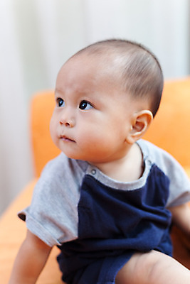 포토 JPG 해외이미지 1 응시 남자 행복 아시아 아들 얼굴 어린이 장난 가족 놀이 주택 한명 사람 앉기 동양인 소년 소파 귀여움 아기 달콤 작음 피부 리빙 해외202004 해외포토 시선 감정 나라 컨셉 의자 관계 모션 인종 건물 신체부위 맛 크기 파일형식 이미지허브