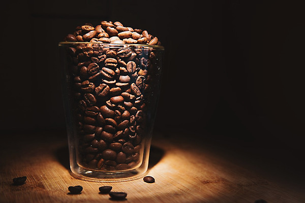 포토 JPG 해외이미지 커피 음료 음식 백그라운드 컨셉 콩 건강 사람없음 가로 농작물 갈색 쌓기 화목 카페 에너지 흰색 신선 아침식사 굽기 활 그림 질감 아로마 쏟아짐 에스프레소 흙더미 고립 아라비카 양조 카페인 해외202004 해외포토 컬러 농업 모션 곡류 상점 식사 흙 구이 파일형식 더미 이미지허브