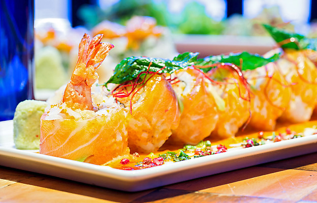 포토 JPG 해외이미지 전통 접시 아시아 음식 조각 다이어트 과일 밥 새우 건강 어류 요리 사람없음 일본 식사 저녁식사 초밥 신선 정상 고추냉이 먹기 해산물 준비 매움 날것 롤 연어 생강 동쪽 아보카도 훈제 점심식사 크림치즈 해외202004 해외포토 식기 나라 채소 모션 치즈 갑각류 수중동물 양념 맛 방향 일본음식 파일형식 이미지허브