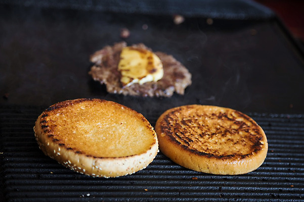 포토 JPG 해외이미지 전통 음식 백그라운드 탁자 샌드위치 육류 돼지고기 요리 사람없음 소풍 갈색 식사 치킨 소고기 햄버거 신선 뜨거움 황금 맛 그릴 아침식사 정상 바비큐 밀 굽기 만취 먹기 속도 유기농 햄 슬라이스 토스트 베이컨 점심식사 번 해로움 핸드메이드 해외202004 해외포토 웰빙 빵 컬러 가구 컨셉 식재료 모션 주방용품 곡류 패스트푸드 야외활동 구이 닭고기요리 술취함 파일형식 이미지허브