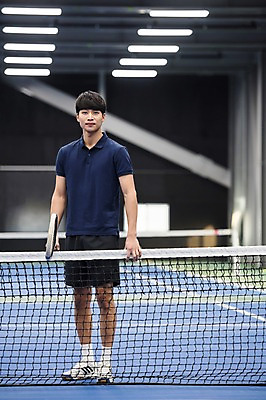 포토 JPG 주간 전신 응시 남자 스포츠 레저 건강 한명 서기 성인 야외 앞모습 30대 운동 한국인 테니스 라켓 테니스장 성인남자한명만 국내포토 자연요소 1 시선 스포츠용품 뷰포인트 스포츠시설 모션 사람 동양인 장년 구기 남자한명만 성인남자만 파일형식