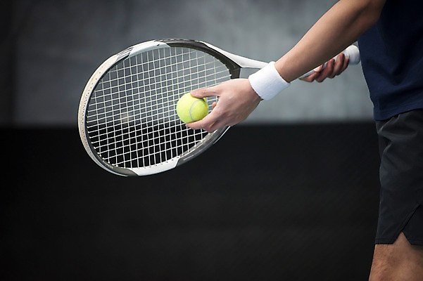 포토 JPG 주간 손 남자 스포츠 레저 건강 한명 근접촬영 성인 야외 신체부위 30대 운동 한국인 테니스 라켓 테니스장 테니스공 성인남자한명만 국내포토 자연요소 1 스포츠용품 뷰포인트 공 스포츠시설 사람 동양인 장년 구기 테니스용품 남자한명만 성인남자만 파일형식