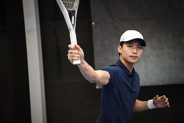 포토 JPG 주간 응시 남자 스포츠 레저 건강 한명 서기 상반신 성인 야외 옆모습 30대 운동 한국인 테니스 라켓 테니스장 성인남자한명만 국내포토 자연요소 1 시선 스포츠용품 뷰포인트 스포츠시설 모션 사람 동양인 장년 구기 남자한명만 성인남자만 파일형식