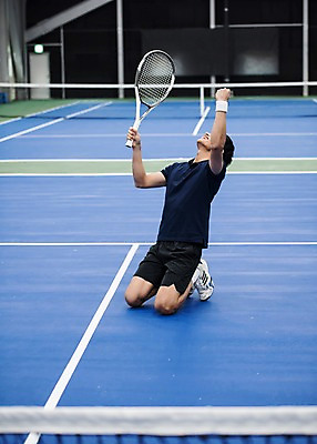 포토 JPG 주간 전신 남자 스포츠 레저 건강 한명 성인 야외 앞모습 30대 운동 기쁨 한국인 테니스 라켓 우승 테니스장 성인남자한명만 국내포토 자연요소 1 감정 스포츠용품 뷰포인트 스포츠시설 사람 동양인 장년 구기 최고 남자한명만 성인남자만 파일형식